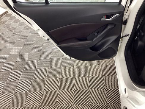 Used 2018 MAZDA MAZDA3 Touring image 13