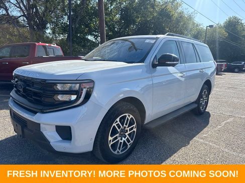 Used 2025 Ford Expedition Active AWD/4WD image 5