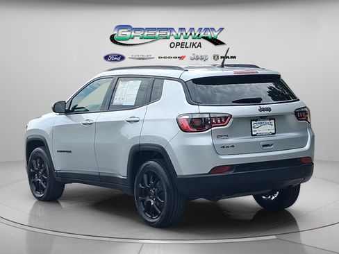 Used 2025 Jeep Compass Latitude w/ Convenience Group AWD/4WD image 5