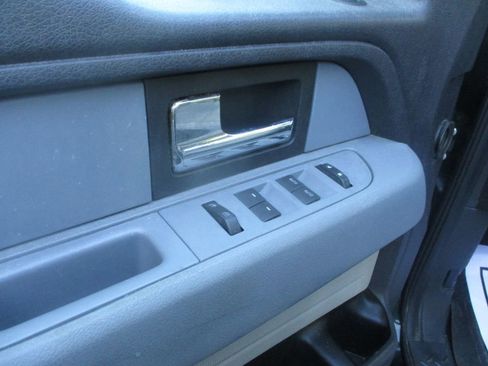 Used 2013 Ford F150 XLT w/ XLT Chrome Pkg image 10