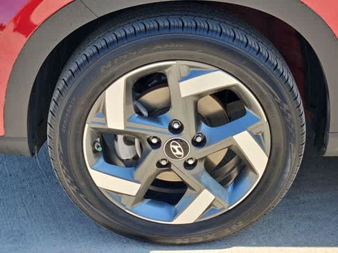 Used 2024 Hyundai Venue SEL FWD image 13
