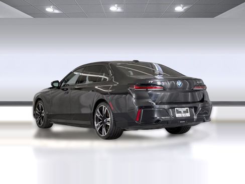 Used 2023 BMW i7 xDrive60 AWD/4WD image 3