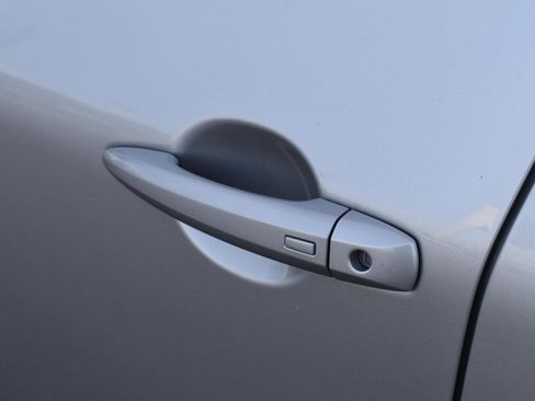 Used 2024 Nissan Rogue SV image 4