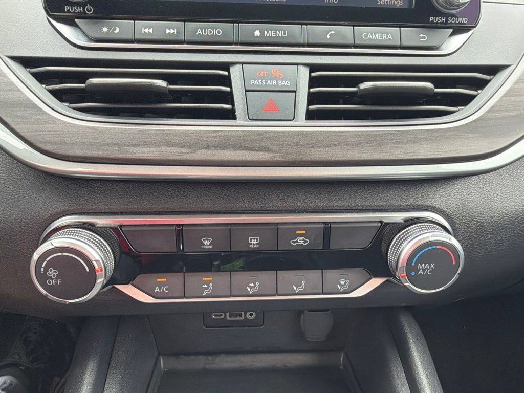 Used 2025 Nissan Altima 2.5 SV FWD image 29