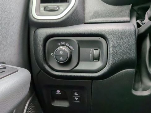 Used 2022 RAM 1500 Big Horn AWD/4WD image 23