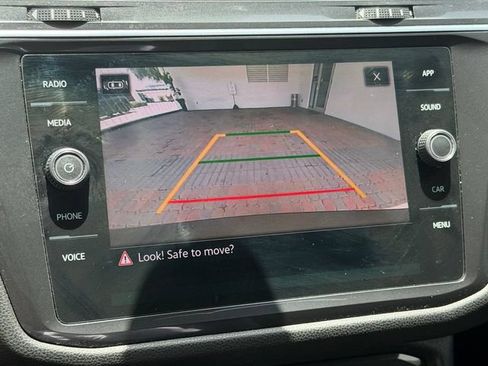 Certified 2022 Volkswagen Tiguan SE R-Line FWD image 23