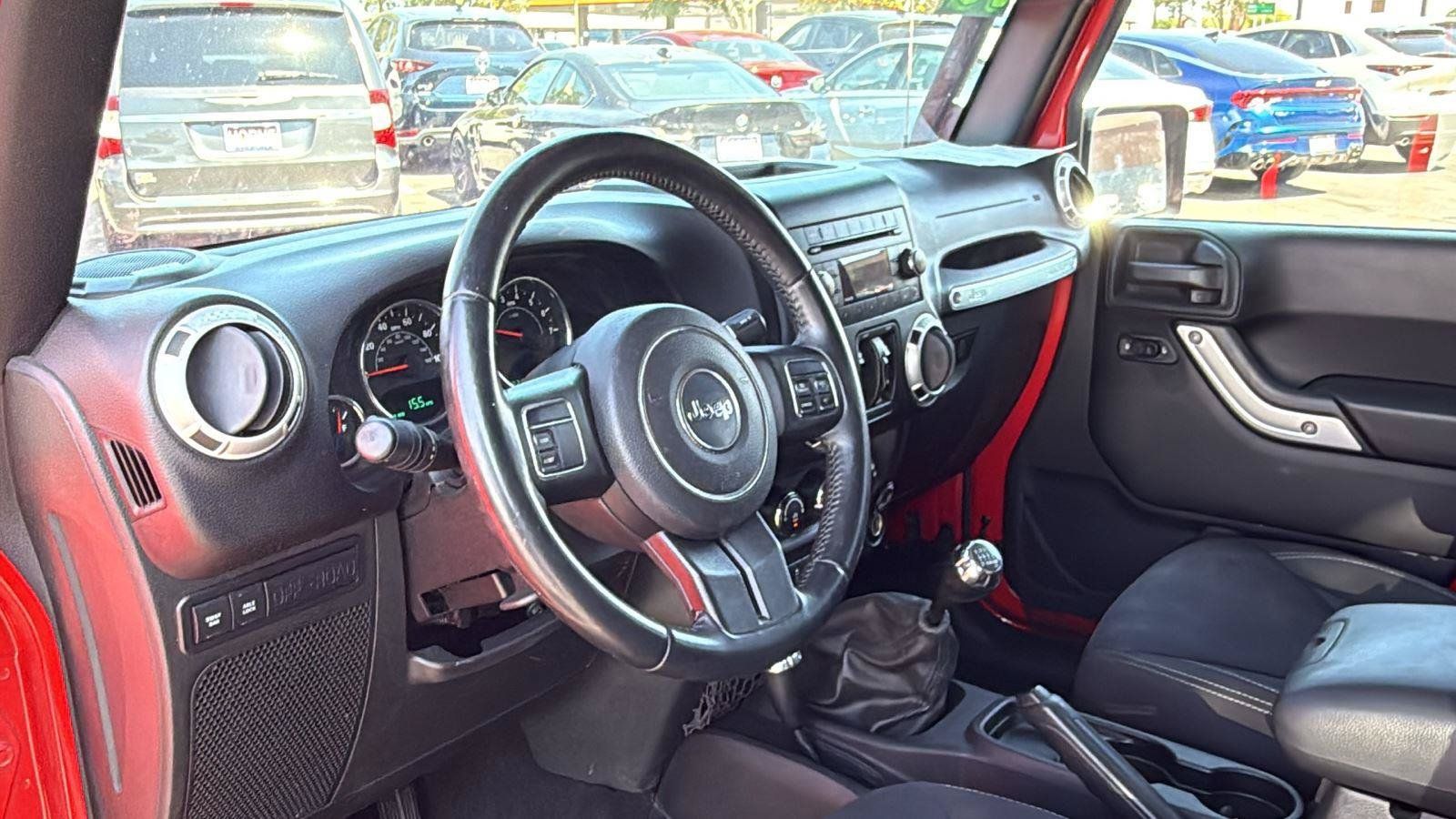 Used 2015 Jeep Wrangler Unlimited Rubicon w/ Max Tow Package AWD/4WD image 18