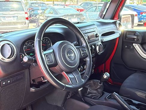 Used 2015 Jeep Wrangler Unlimited Rubicon w/ Max Tow Package AWD/4WD image 18