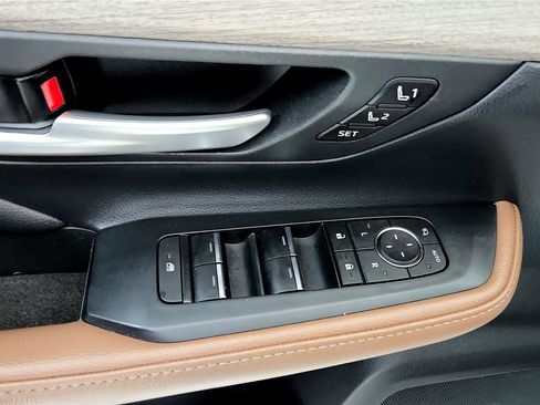 Used 2024 Toyota Grand Highlander Platinum image 25