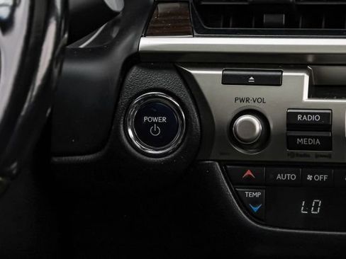 Used 2016 Lexus ES 300h image 28