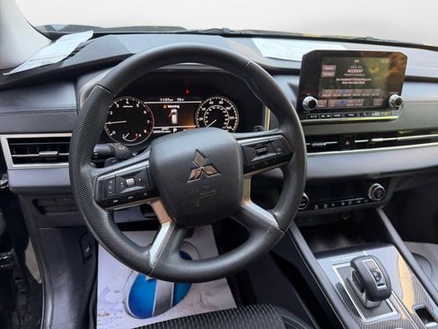 Used 2022 Mitsubishi Outlander ES AWD/4WD image 13