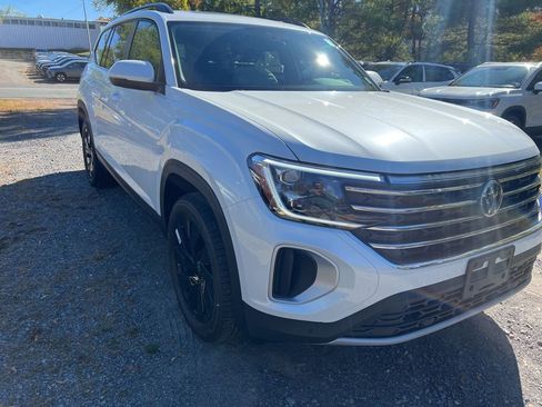 New 2026 Volkswagen Atlas SE image 3