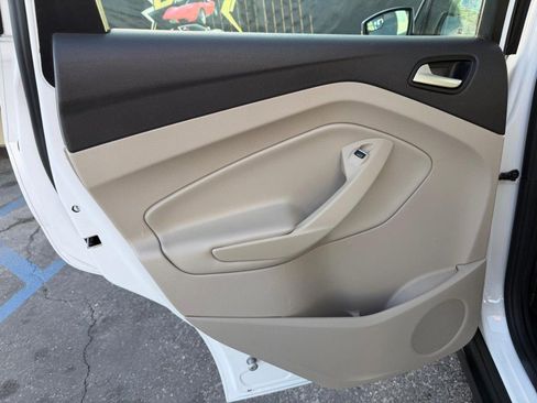 Used 2017 Ford C-MAX SE w/ Interior Protection Package image 38