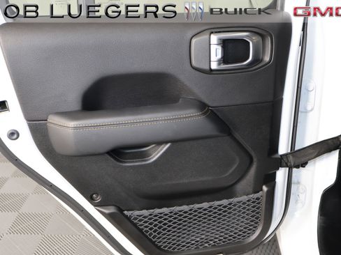 Used 2022 Jeep Wrangler Unlimited Sahara AWD/4WD image 10