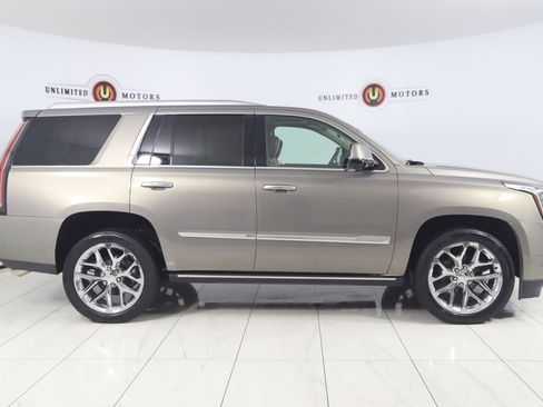 Used 2019 Cadillac Escalade Premium Luxury AWD/4WD image 2