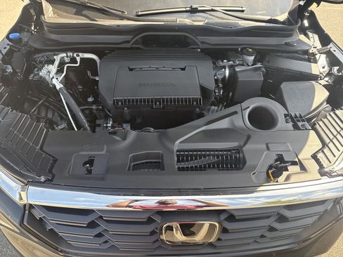 Used 2025 Honda Pilot EX-L image 9