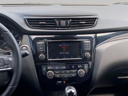 Used 2022 Nissan Rogue Sport SV FWD image 6