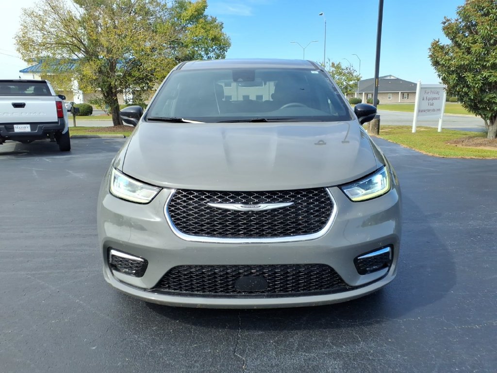 Used 2025 Chrysler Pacifica Select FWD image 8