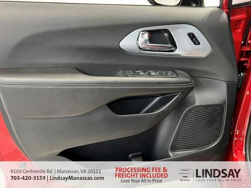 New 2026 Chrysler Pacifica Limited w/ S Appearance Package image 28