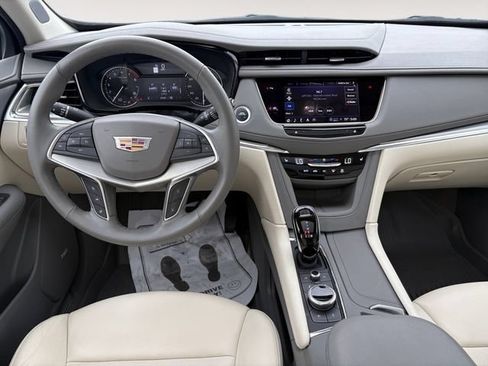 Certified 2024 Cadillac XT5 Premium Luxury w/ LPO, Floor Liner Package AWD/4WD image 10