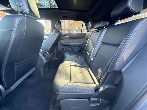 Used 2022 Volkswagen Atlas Cross Sport SEL R-Line image 25