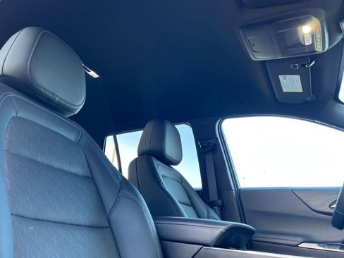 Used 2025 Chevrolet Equinox LT w/ Convenience Package II image 19