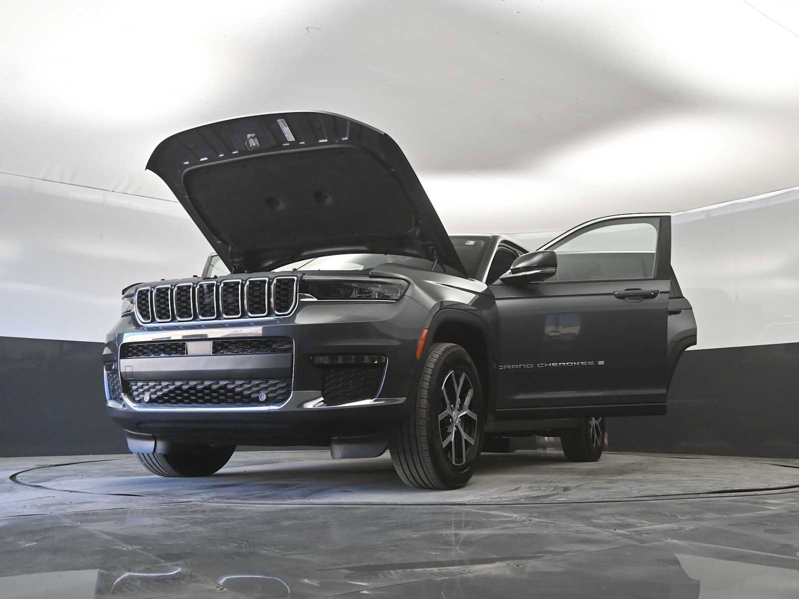 Used 2023 Jeep Grand Cherokee L Limited w/ Luxury Tech Group II AWD/4WD image 47
