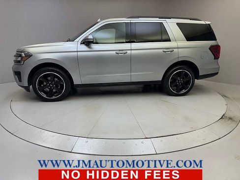 Used 2023 Ford Expedition Limited AWD/4WD image 2