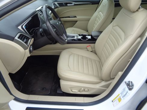 Used 2014 Ford Fusion SE w/ Equipment Group 202A image 21