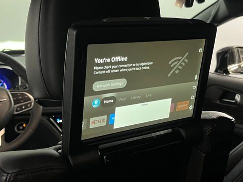 Used 2025 Chrysler Pacifica Select w/ Uconnect Theater Family Group image 29