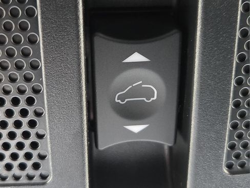 Used 2025 Subaru Outback Premium image 17