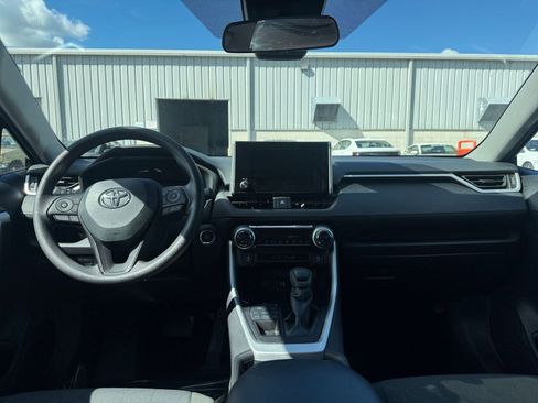 Used 2025 Toyota RAV4 XLE image 33