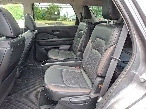 Used 2022 Nissan Pathfinder Platinum w/ Cargo Package AWD/4WD image 8