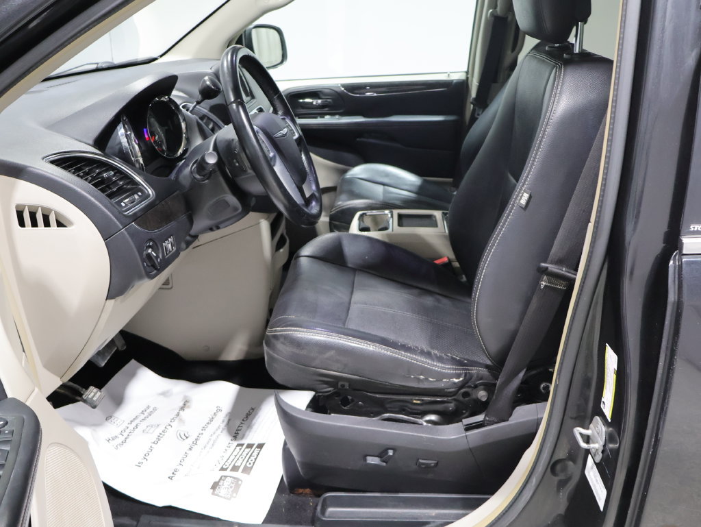 Used 2012 Chrysler Town & Country Touring w/ Entertainment Group #1 FWD image 10
