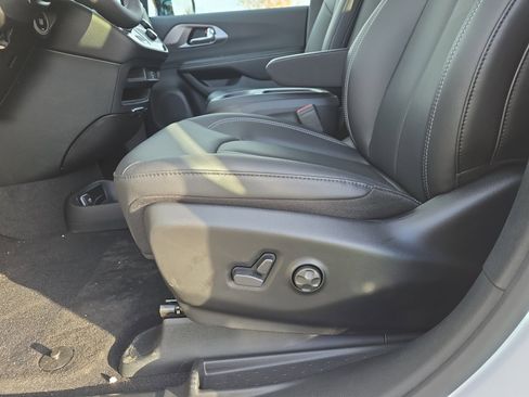 New 2026 Chrysler Voyager LX image 16