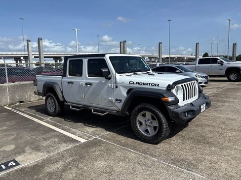 Used 2020 Jeep Gladiator Sport w/ Quick Order Package 24S AWD/4WD image 3