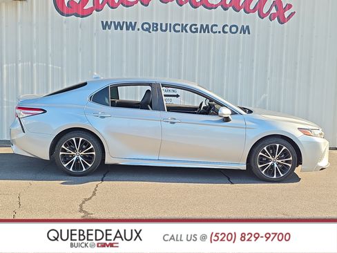 Used 2020 Toyota Camry SE w/ Convenience Package FWD image 8