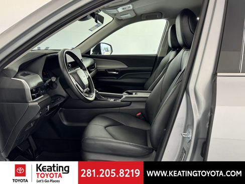 Certified 2025 Toyota Grand Highlander AWD image 16
