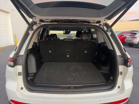 Used 2023 Jeep Grand Cherokee Limited image 10