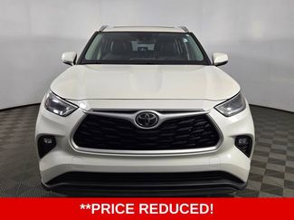 Used 2021 Toyota Highlander XLE FWD video 2