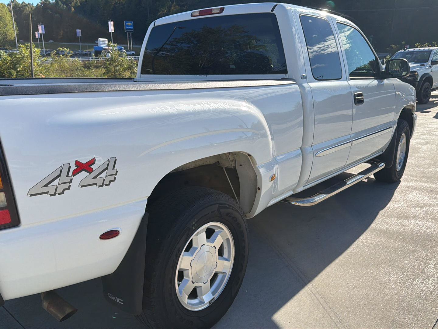 Used 2004 GMC Sierra 1500 SLT w/ Safe And Sound Package AWD/4WD image 3