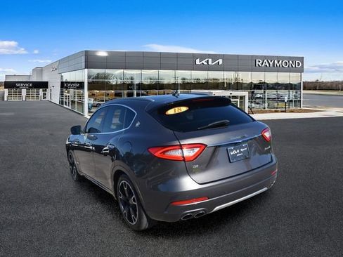 Used 2018 Maserati Levante GranLusso AWD/4WD image 5
