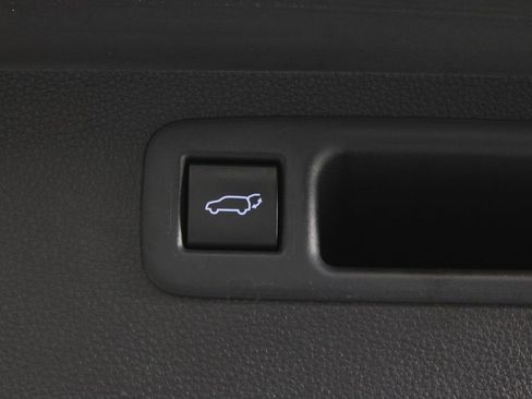 Used 2022 Toyota Highlander XLE image 17