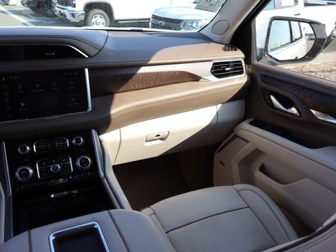 Used 2023 GMC Yukon Denali image 15