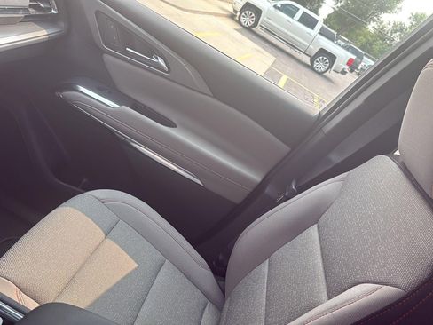 Used 2025 Chevrolet Traverse LT image 23