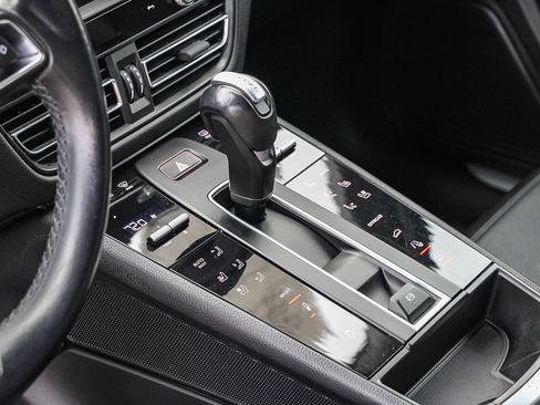 Used 2023 Porsche Macan S image 22