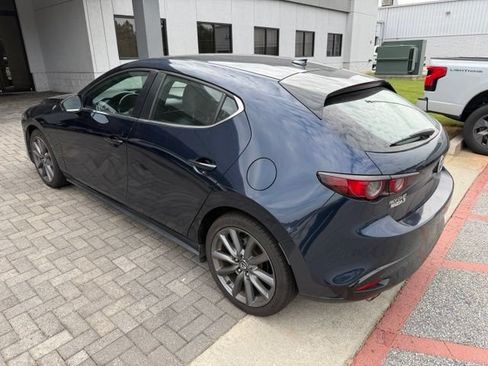 Used 2019 MAZDA MAZDA3 Hatchback w/ Preferred Package FWD image 3