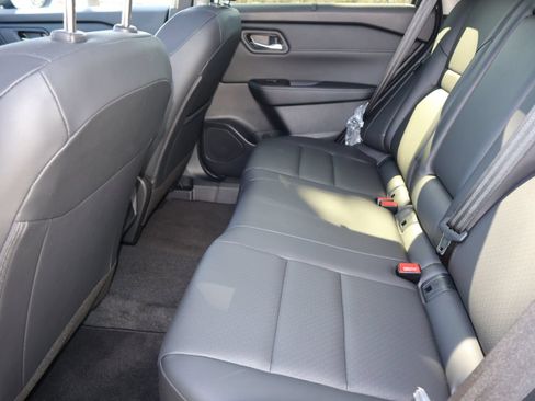 Certified 2025 Nissan Rogue SV w/ SV Premium Package AWD/4WD image 16