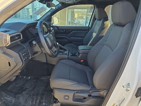 Used 2025 Toyota Tacoma SR image 7