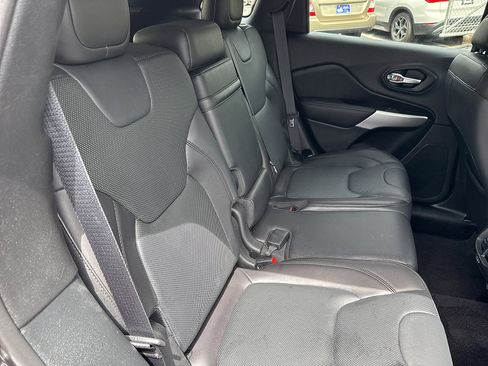 Used 2016 Jeep Cherokee Overland w/ Technology Group AWD/4WD image 29